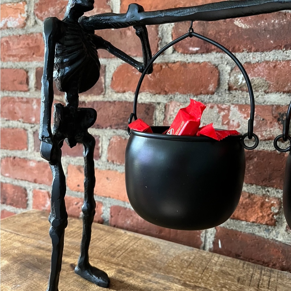 Martha Stewart skeleton with cauldron great for Halloween and trick-or-treaters - Picture 5 of 12